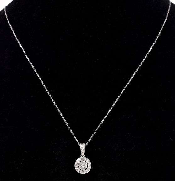 Amazing White Gold Diamond Pendant Necklace