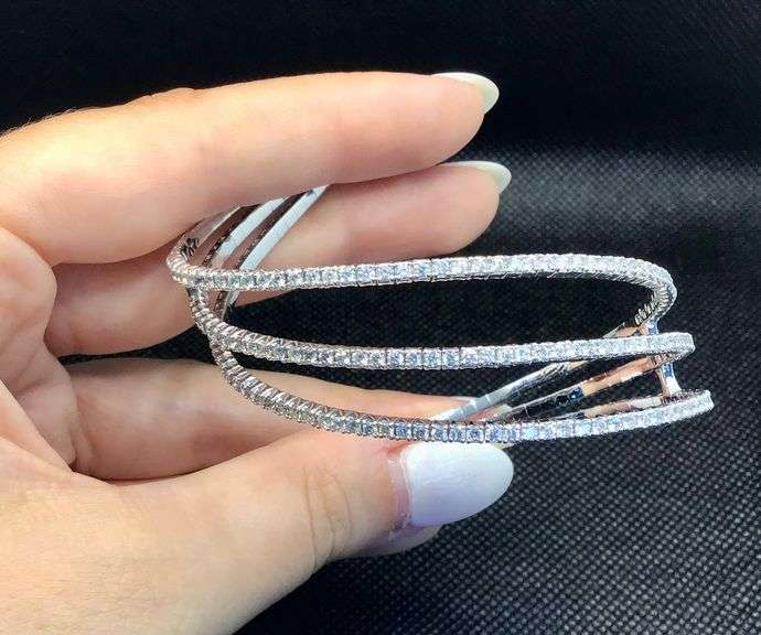 STUNNING AND STYLISH 14K WHITE GOLD TRIPLE ROW DIAMOND BRACELET