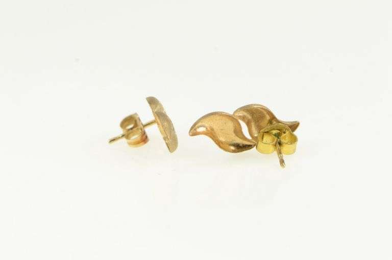 14K Yellow Gold Diamond Cut Leaf Pattern Wavy Stud Earrings