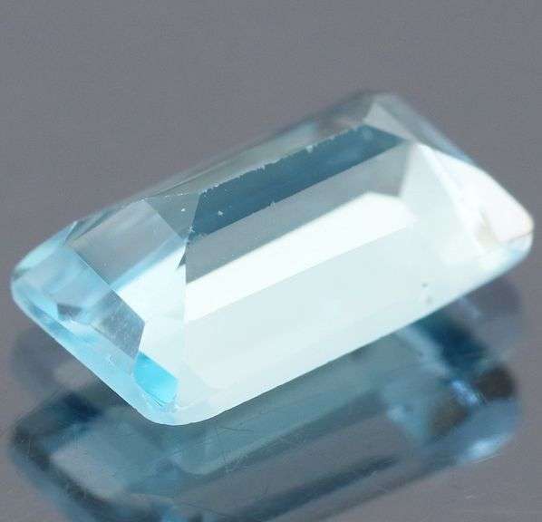 Really cool 4.05ct sky blue Topaz