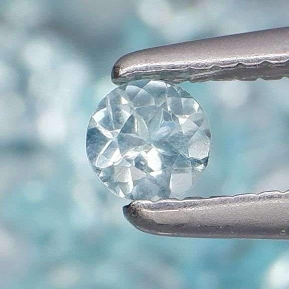 Collectors 3.98ct Paraiba blue Apatite set