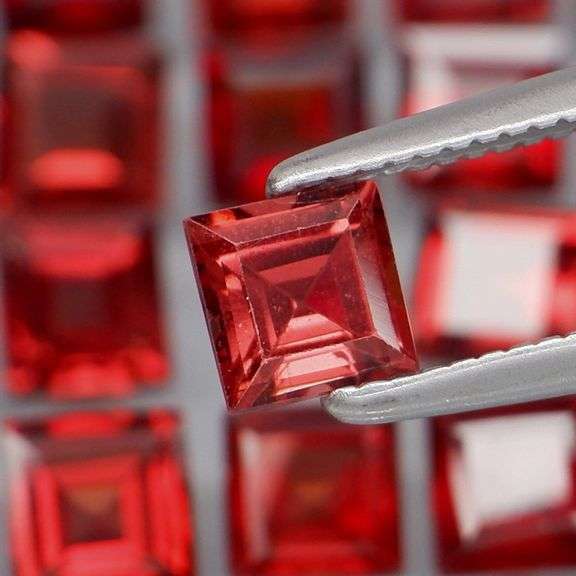 Unforgettable 9.07ct 20pc. Mozambique Garnet set