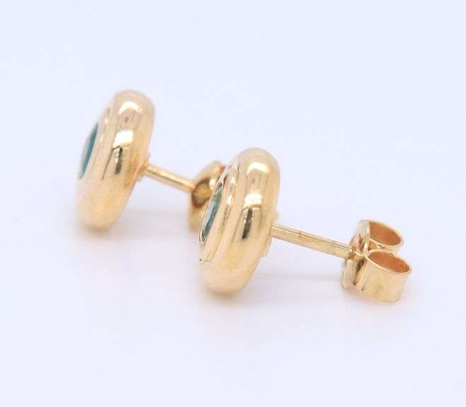 Charming 18kt Bezel Set Emerald Stud Earrings