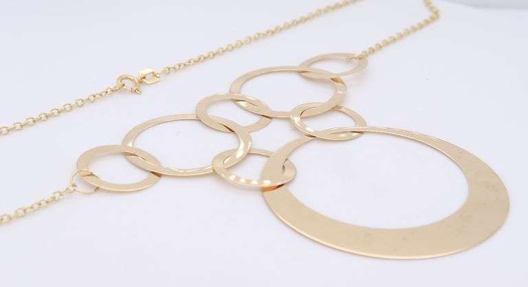 Elegant Yellow Gold Circle Necklace