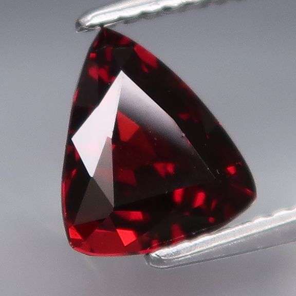 Amazing 2.17ct UNTREATED cherry red Rhodolite Garnet