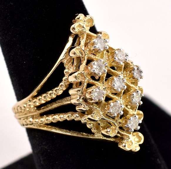 Beautiful Vintage Diamond Ring in 14K Yellow Gold