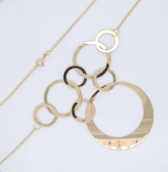 Elegant Yellow Gold Circle Necklace