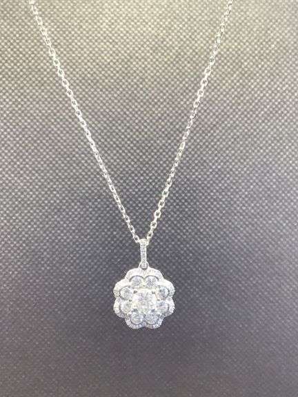 GORGEOUS AND SHIMMERING 14K ICY WHITE GOLD FLOWER DIAMOND PENDANT NECKLACE