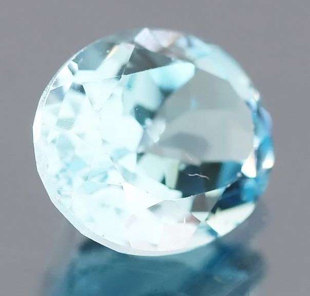 Super vibrant 4.50ct sky blue Topaz