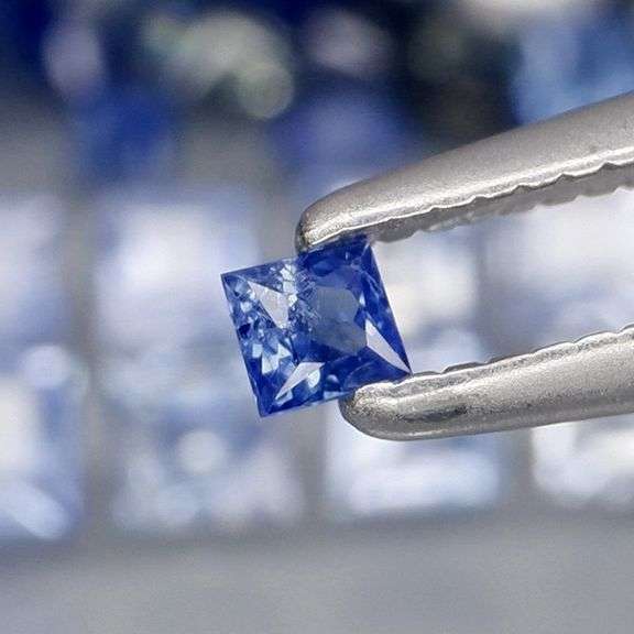 High grade 3.93ct 50 piece Ceylon Sapphire set