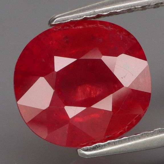 Glistening 2.88ct top cherry red Ruby