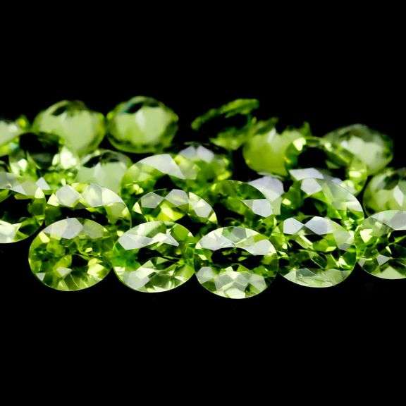 Apple green 25pc 9.35ct Peridot set