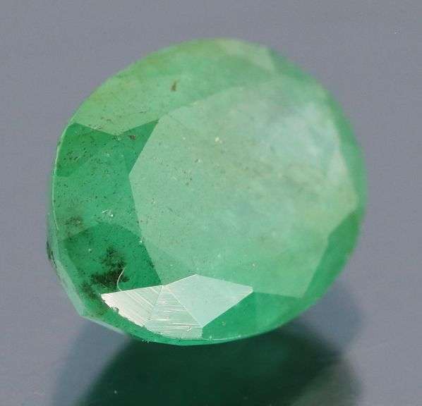 Fantastic color! 3.92ct rich green Colombian Emerald