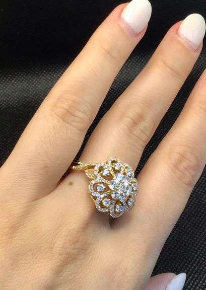 MESMERIZING AND ELEGANT 18K YELLOW GOLD FLORAL DESIGN DIAMOND RING
