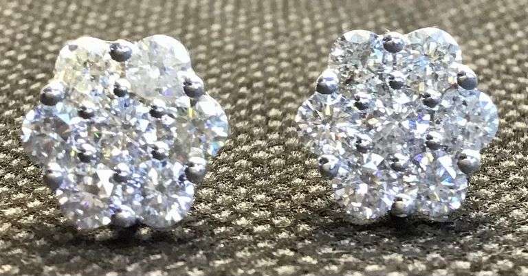 STUNNING AND STYLISH 14K WHITE GOLD FLOWER DESIGN DIAMOND STUDS EARRINGS