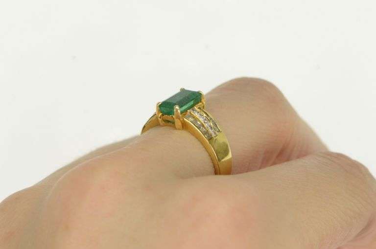 18K Yellow Gold 2.76 Ctw Natural Emerald Diamond Statement Ring
