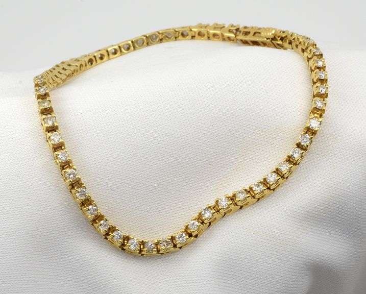 Popular 14k Straight Line Diamond Bracelet