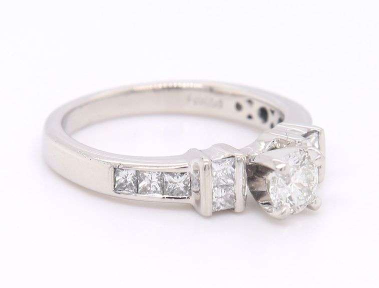 Brilliant Platinum Round in Princess Cut Diamond Setting Ring