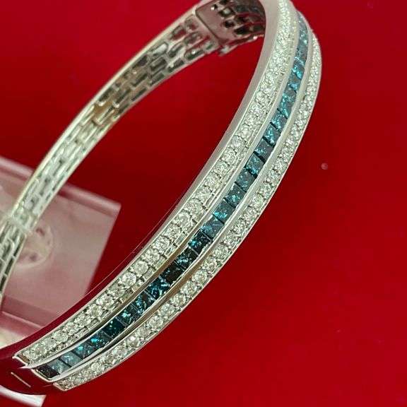 CERTIFIED BRAND NEW 14K WHITE GOLD AND DIAMOND BANGLE BRACELET