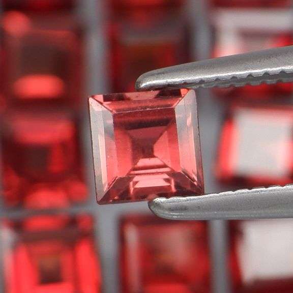 Set of 20 top red VS Garnets weighing 8.17 carats