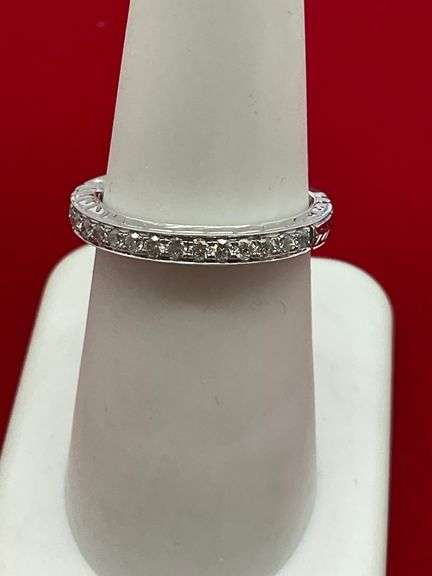 LADIES 14K WHITE GOLD AND DIAMOND BAND / RING - NEVER WORN