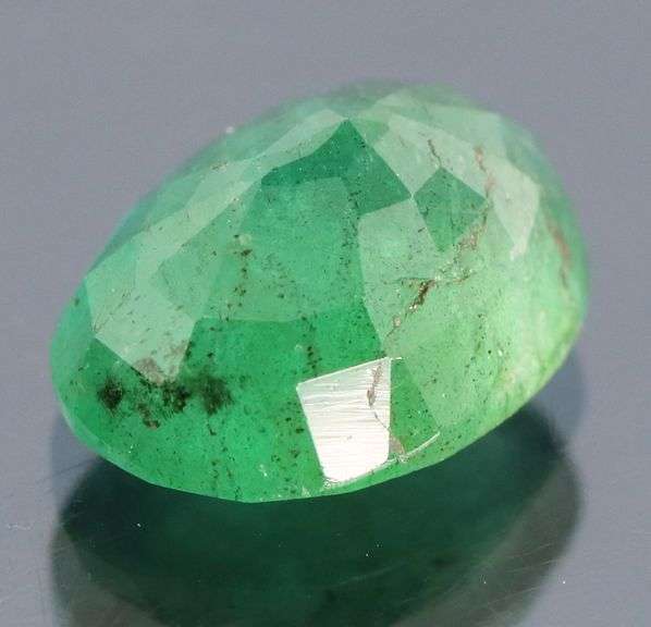 Fantastic color! 3.92ct rich green Colombian Emerald