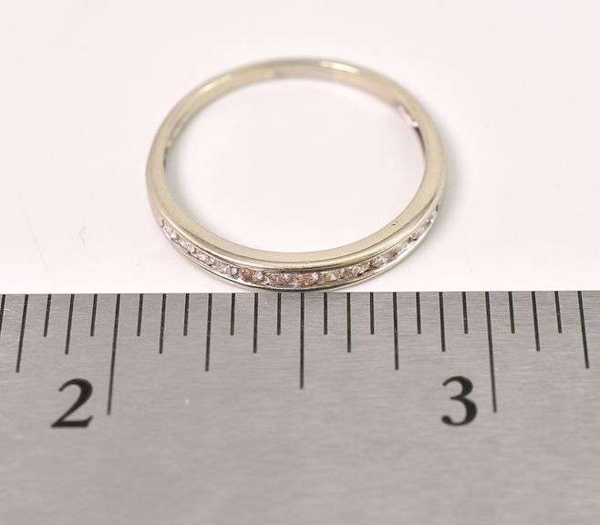 Dazzling 14K white Gold Diamond Ring Band