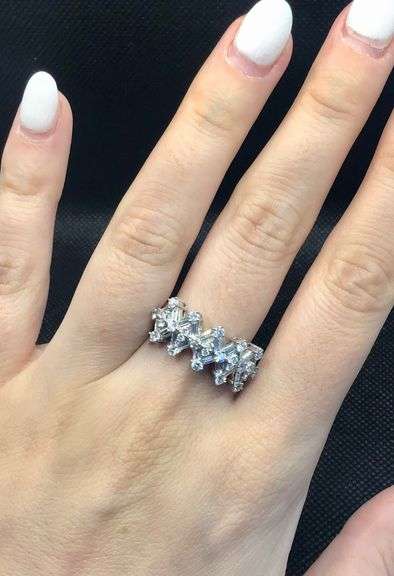 STUNNING AND INTRIGUING 14K WHITE GOLD MULTI DIAMOND WOMEN’S RING