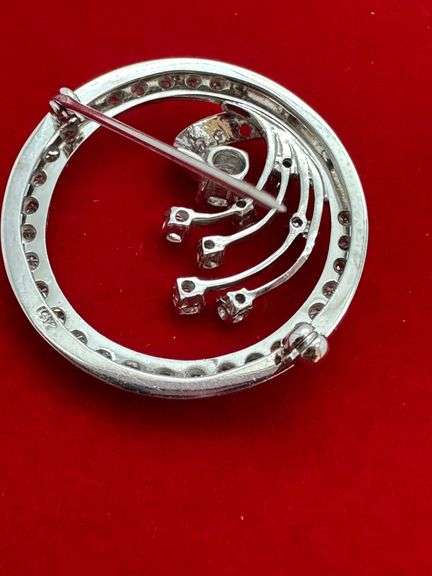 CERTIFIED 14K WHITE GOLD AND DIAMOND BROOCH. 1.50 CARATS