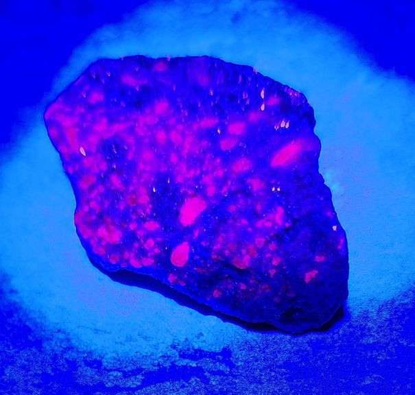 Glittering 138.05ct rough Ruby and Sapphire