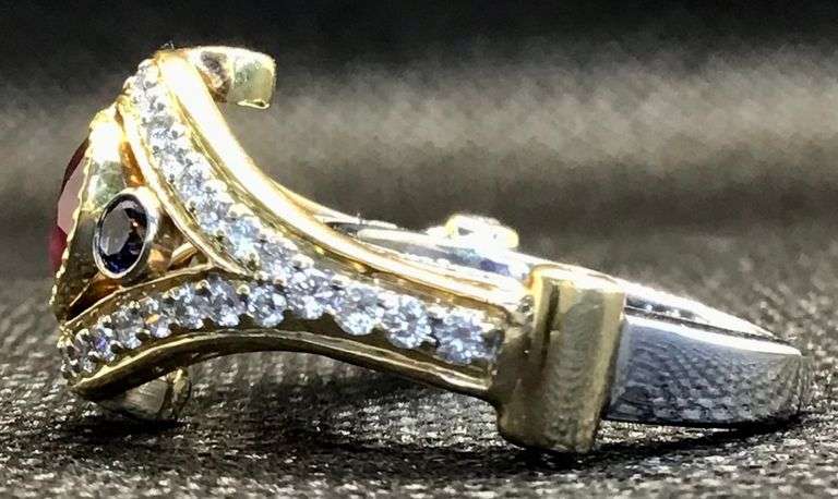 VINTAGE AND ART DECO 18K TWO TONE GOLD RUBY, SAPPHIRE AND DIAMOND RING