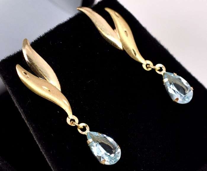 Lovely Aquamarine Gem Dangle Earrings in 14K Yellow Gold