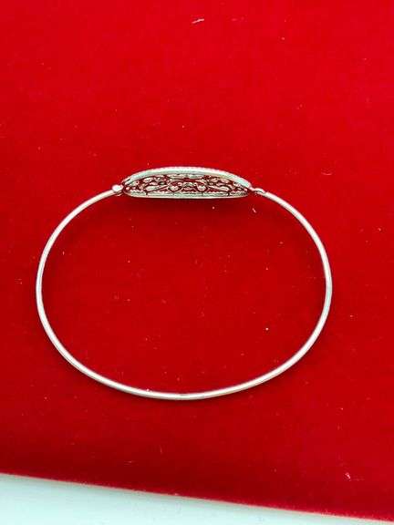 CERTIFIED BRAND NEW 18K WHITE GOLD AND DIAMOND BANGLE BRACELET