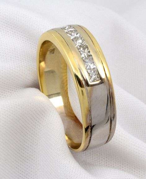 Man's 14K WG Band/Ring with Diamonds