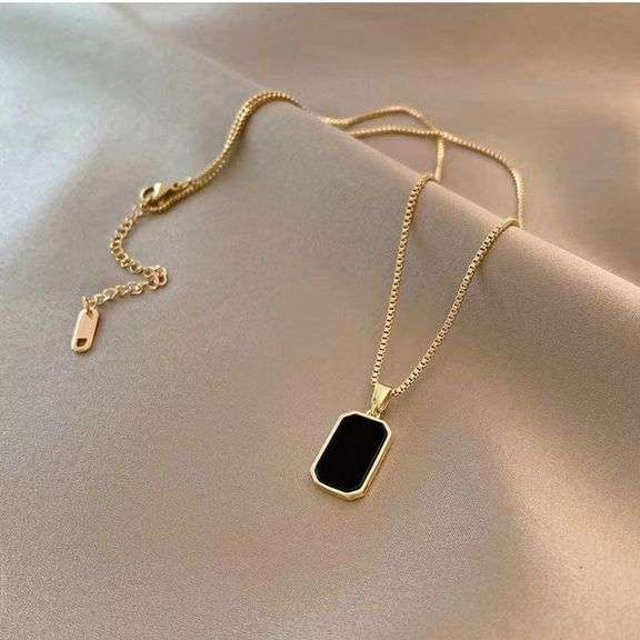 18KT GOLD ELEGANT BLACK ONYX PENDANT