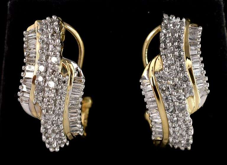 Sparkling Diamond Dangle Earrings in Yellow Gold