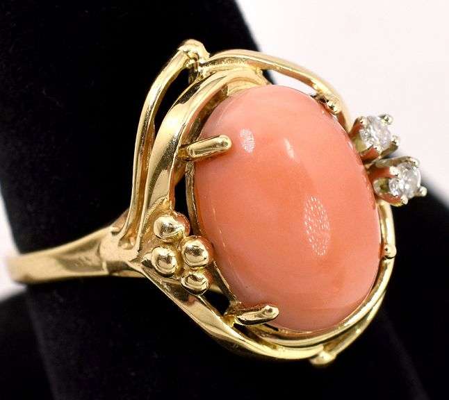 Enticing conch shell and Diamond 14K Yellow Gold Ring