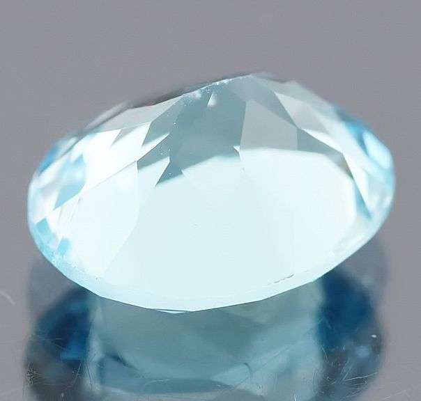 Super vibrant 4.50ct sky blue Topaz