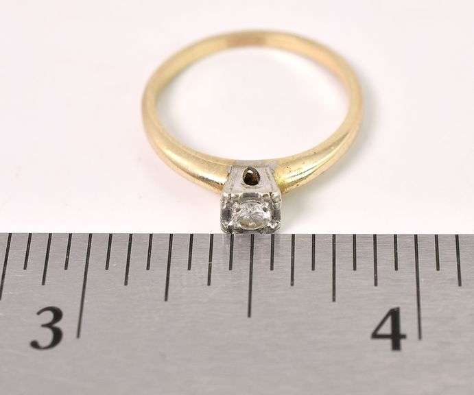 Beautiful 10K Yellow Gold Diamond Ring
