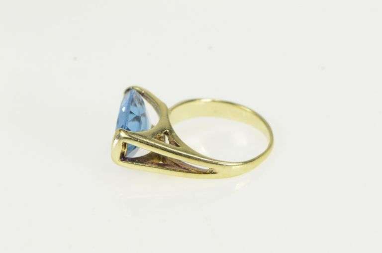 14K Yellow Gold Oval Blue Topaz Retro Freeform Statement Ring
