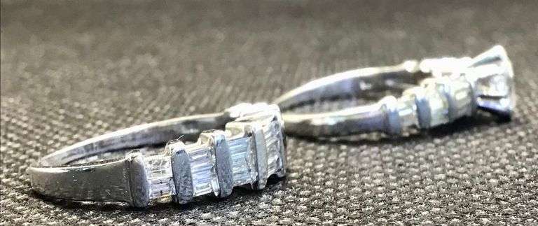 GORGEOUS 14K WHITE GOLD MATCHING SET OF DIAMOND ENGAGEMENT RING AND A BAND