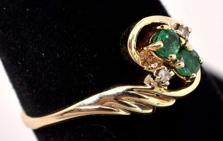Adorable Emerald and Diamond Ring in Yellow Gold