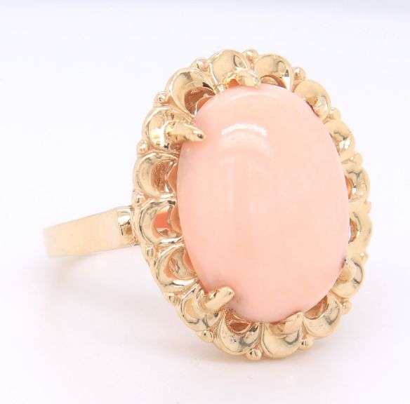 Gorgeous Yellow Gold Coral Cab Ring