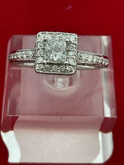 CERTIFIED BRAND NEW LADIES 14K WHITE GOLD AND DIAMOND RING
