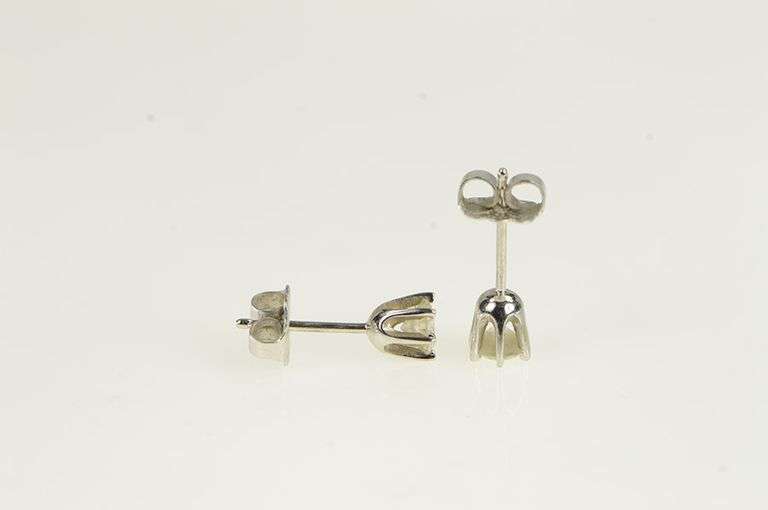 14K White Gold 0.43 Ctw Diamond Solitaire Vintage Stud Earrings