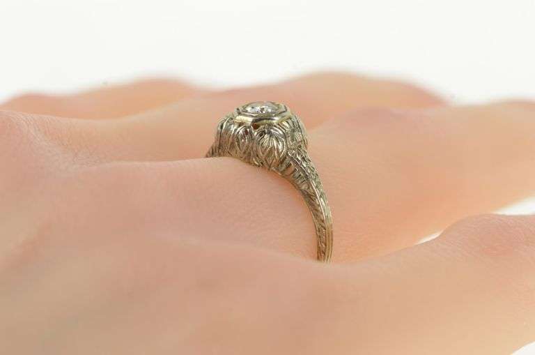 18K White Gold 0.15 Ct Art Deco Floral Diamond Engagement Ring