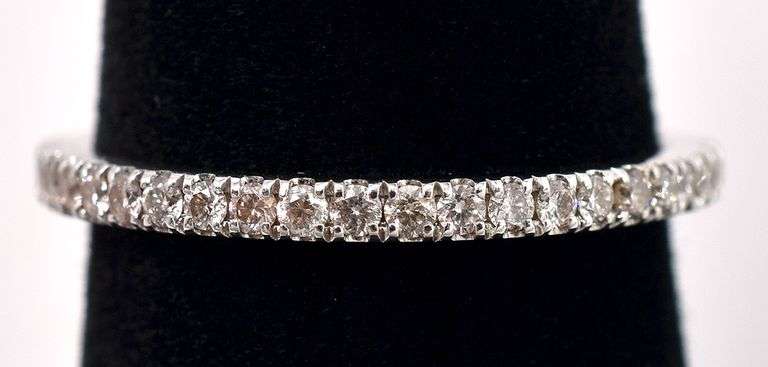 Splendid 14K White Gold Diamond Band Ring