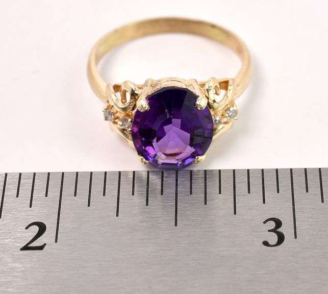 Distinguished Amethyst Gem Ring in 14K Yellow Gold