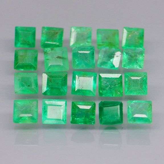Vivid! Top green 2.40ct Colombian Emerald set