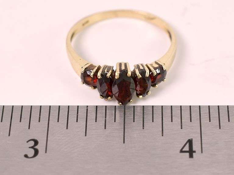 Pretty 14K Yellow Gold Red Garnet Ring
